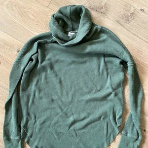 Aritzia -TNA mockneck Thermal SIZE SMALL
